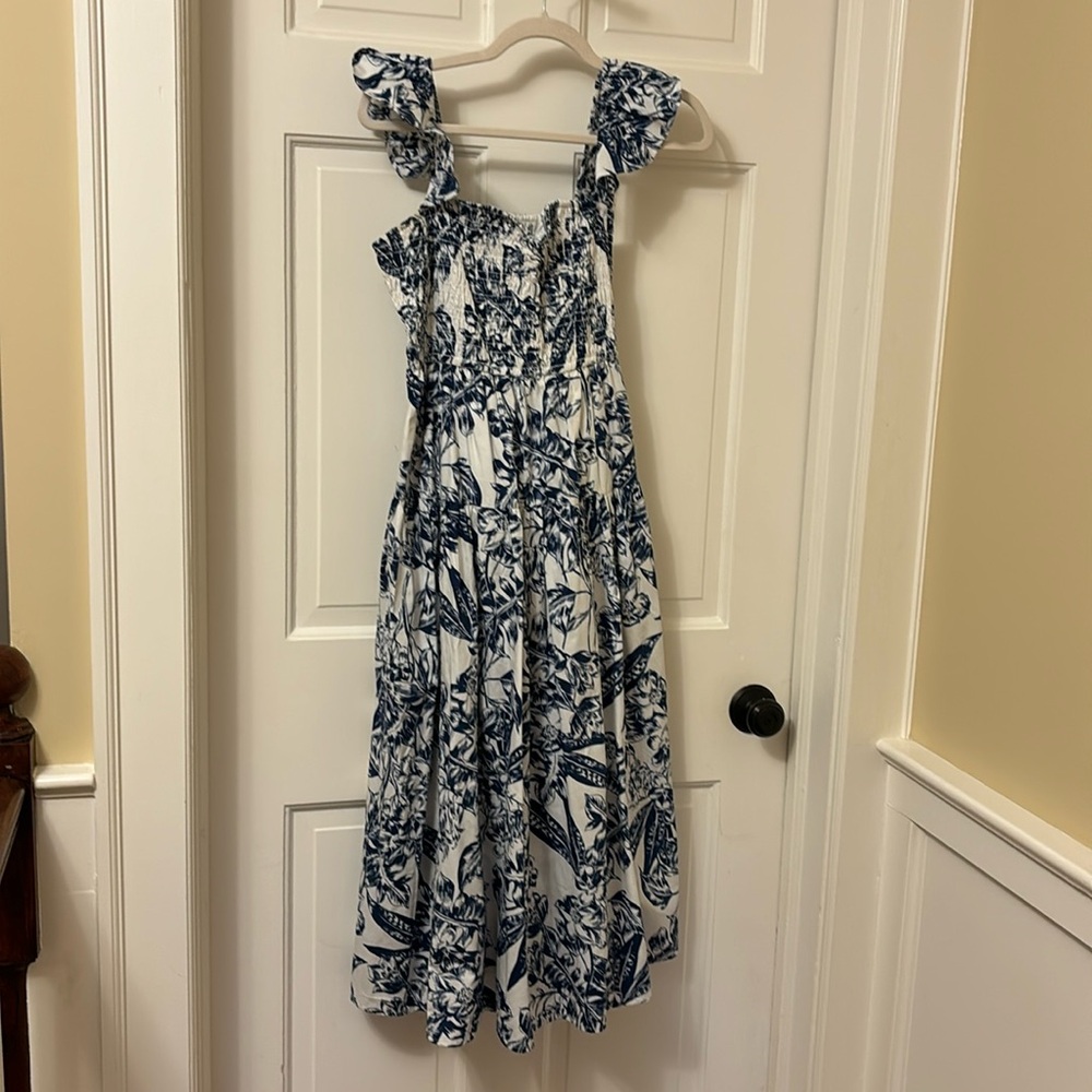Abercrombie & Fitch nap dress, sweetheart neckline dip, smocked bodice